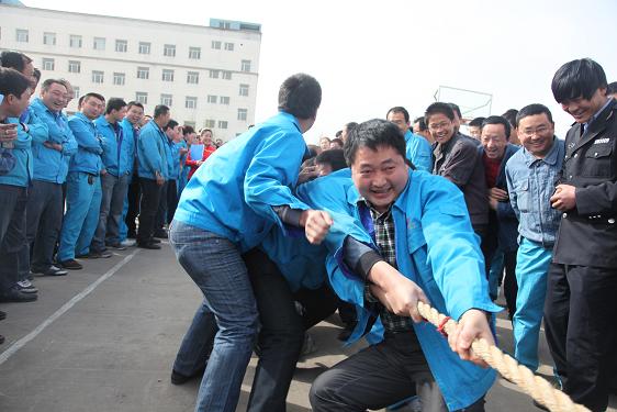 各參賽隊(duì)正在緊張激勵的比賽